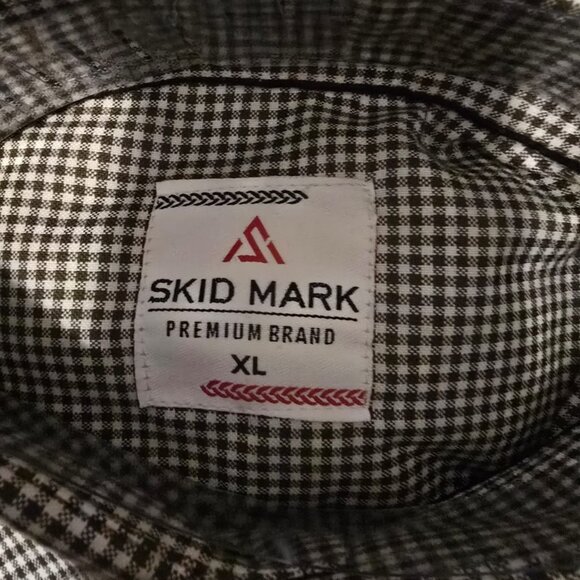 Black and White Casual Button Down Shirt with Classic Pattern - Picture 2 of 5